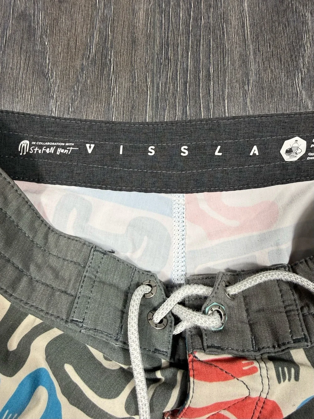 VISSLA Men’s Red Blue Gray Abstract Graphic Board Shorts size 24
